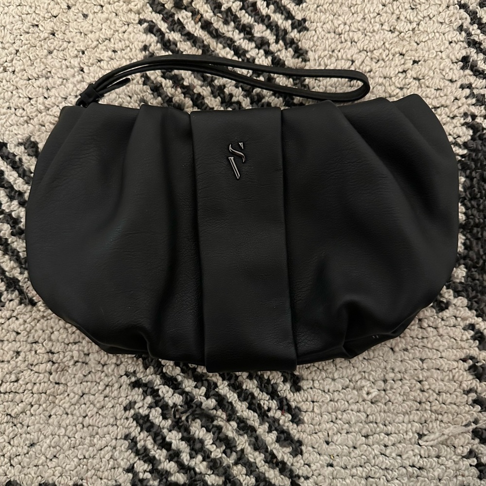 Simply Vera Vera Wang Wristlet bag Black leather.
